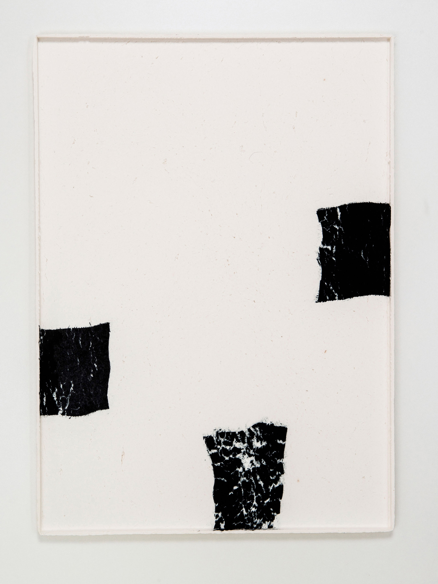 Heiri_Asymmetrische Frage V, 2018, Paper maché, 70 x 50 cm