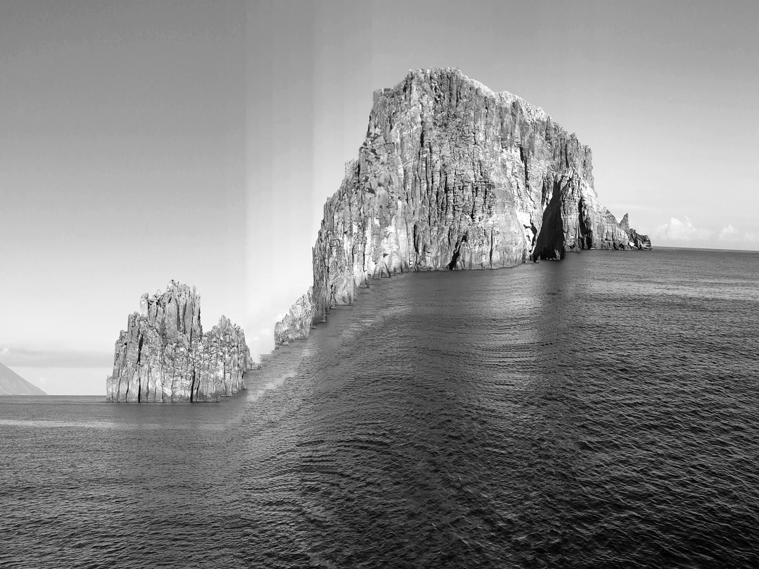 While Capturing Magnetic Waves #1, 2019, SW C-Print, Unikat, 16 x 21 cm