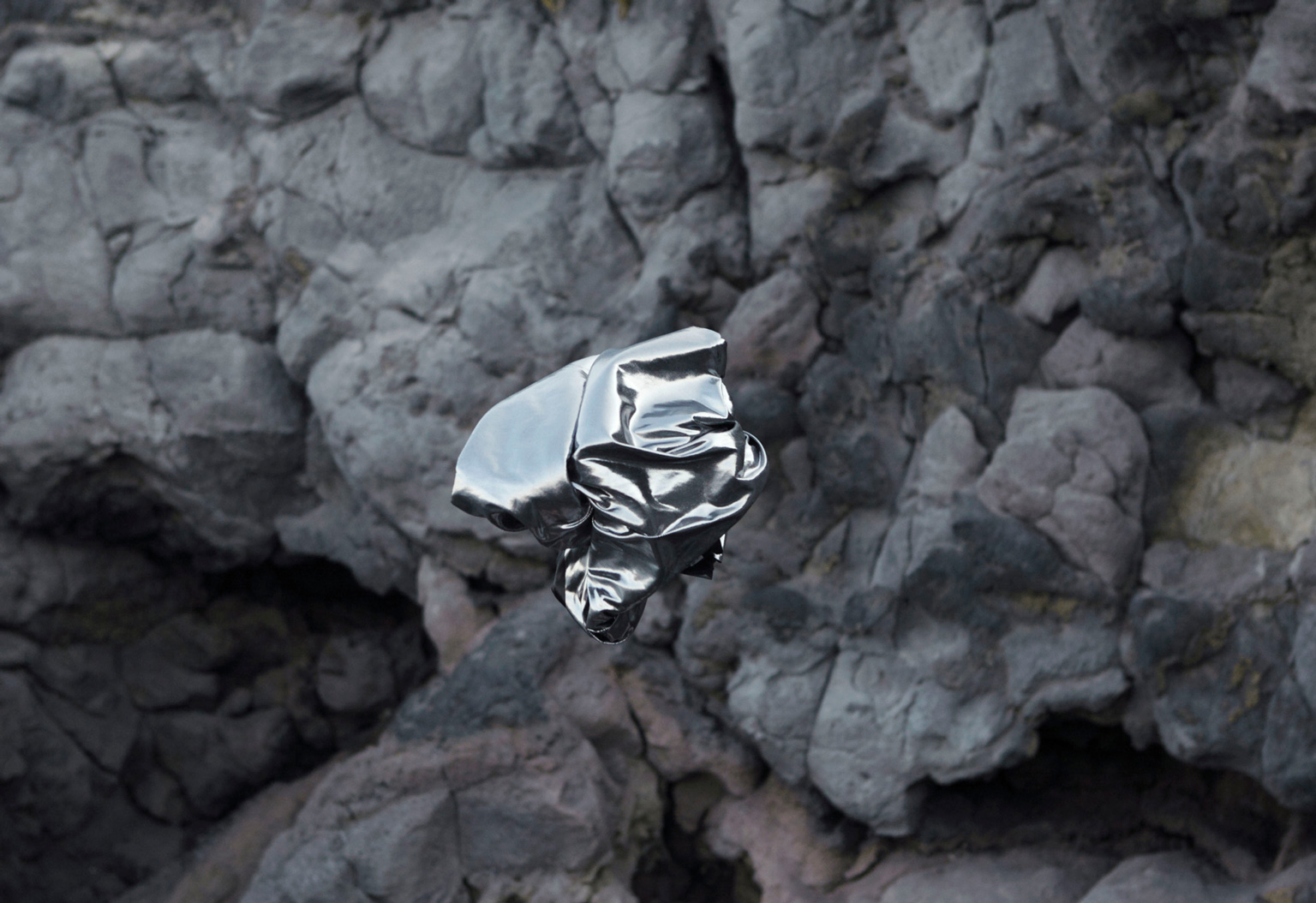 Surviving the Volcano, Drop of Future, 2019, Archivfester Pigmentprint auf Fine Art Baryta, Ed.3 + 1AP, 60 x 88 cm